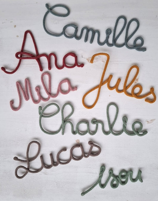 Prénom et mot(s) en tricotin